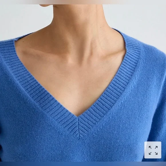 NEW J Crew Cashmere shrunken V-neck sweater - Picture 2 of 9
